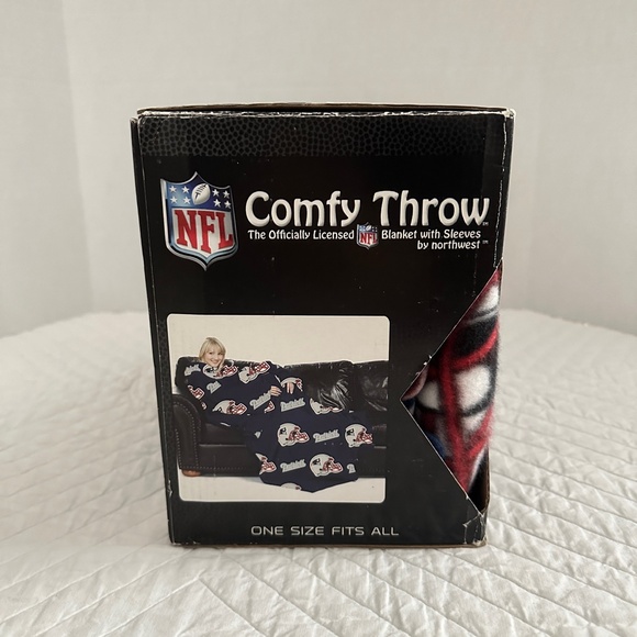 New England Patriots Comfy Throw Huddler Snuggie Style Blanket NFL Northwest - Picture 5 of 10